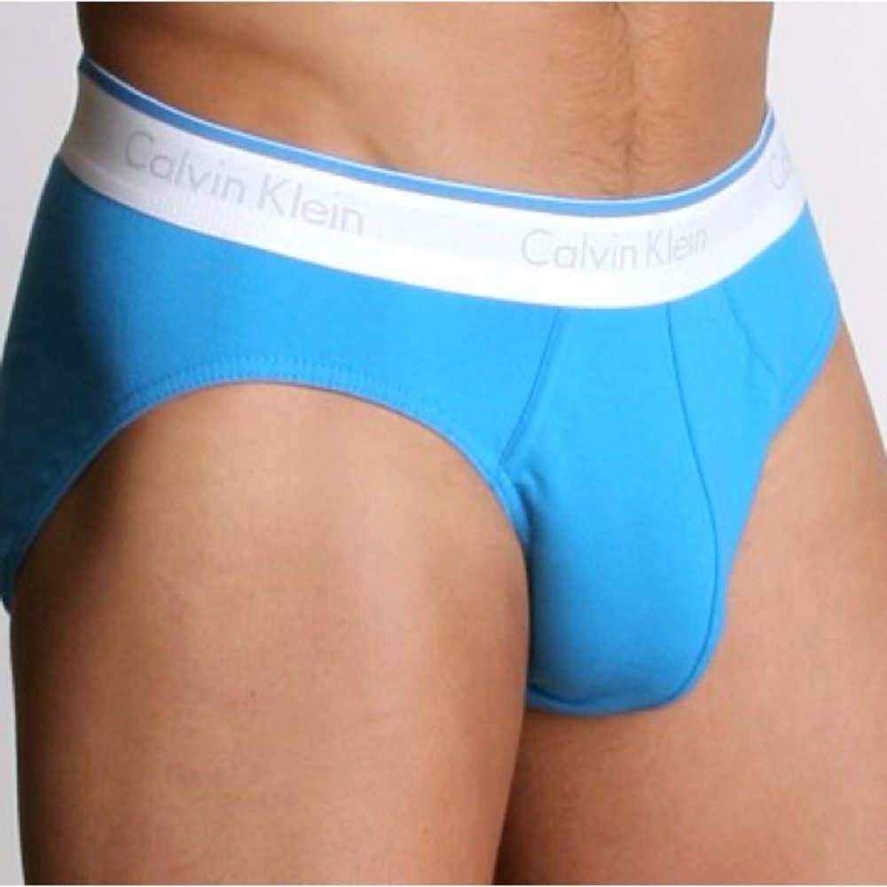 Calvin Klein - Picture 6 of 7